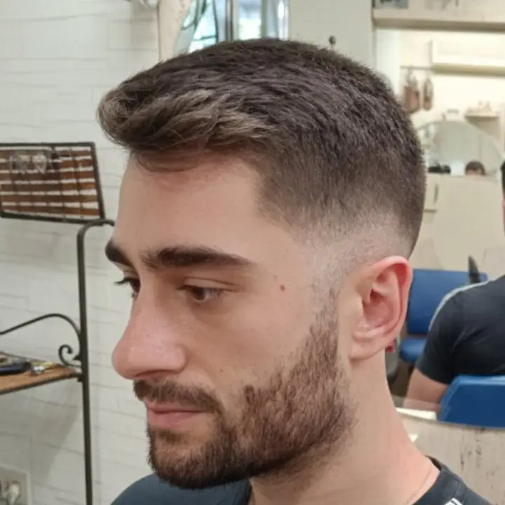 Barba cuidada y perfilada