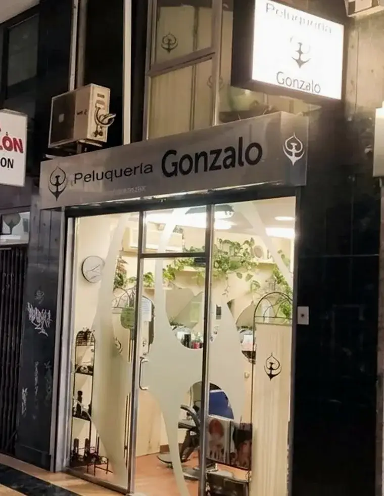 Fachada de Peluquería Gonzalo en la calle Miguel Villanueva de Logroño